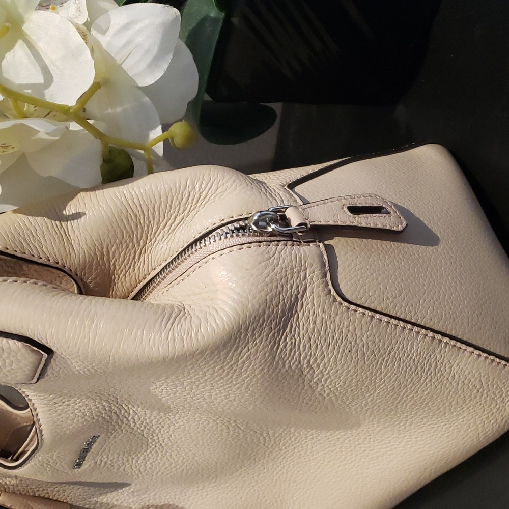 ❣️💫MARK DOWN 💫❣️Michael Kors cream Bag - Picture 2 of 13